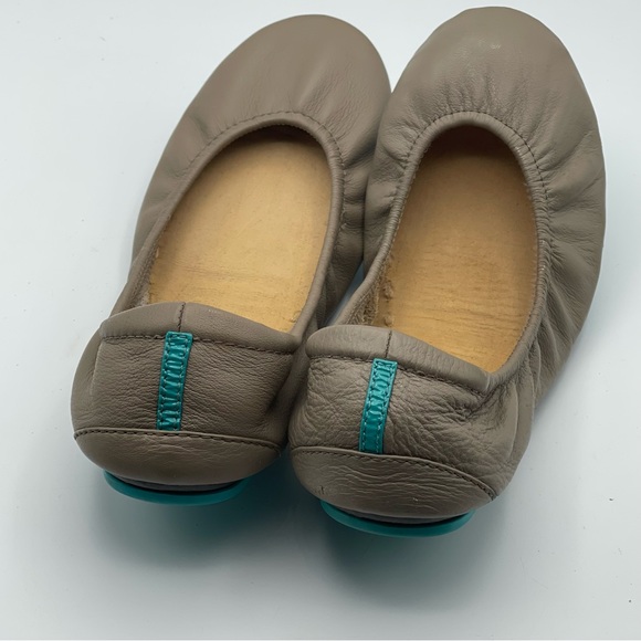 Taupe Tieks size 7 Classic Leather Ballet Flats - Picture 5 of 13